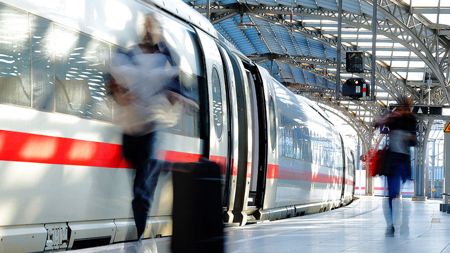 Zug am Bahnhof