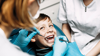 Fissurenversiegelung beim Zahnarzt